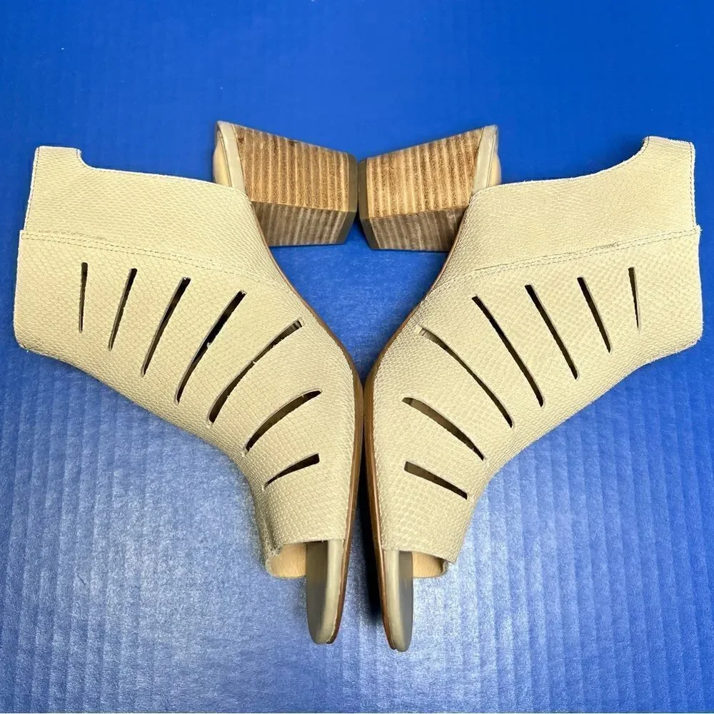 Clarks Artisan Deloria Ivy Stacked Block Heel Sandal Sand Beige‎ Women 9.5